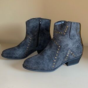 Women’s star charcoal grey boots size 9